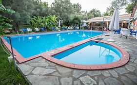 Camping & Rooms Kariotes